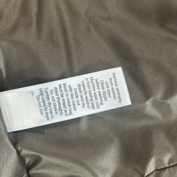 Athleta Responsible Down Tundra Sherpa Puffer Vest Womens Size Medium - Picture 11 of 14